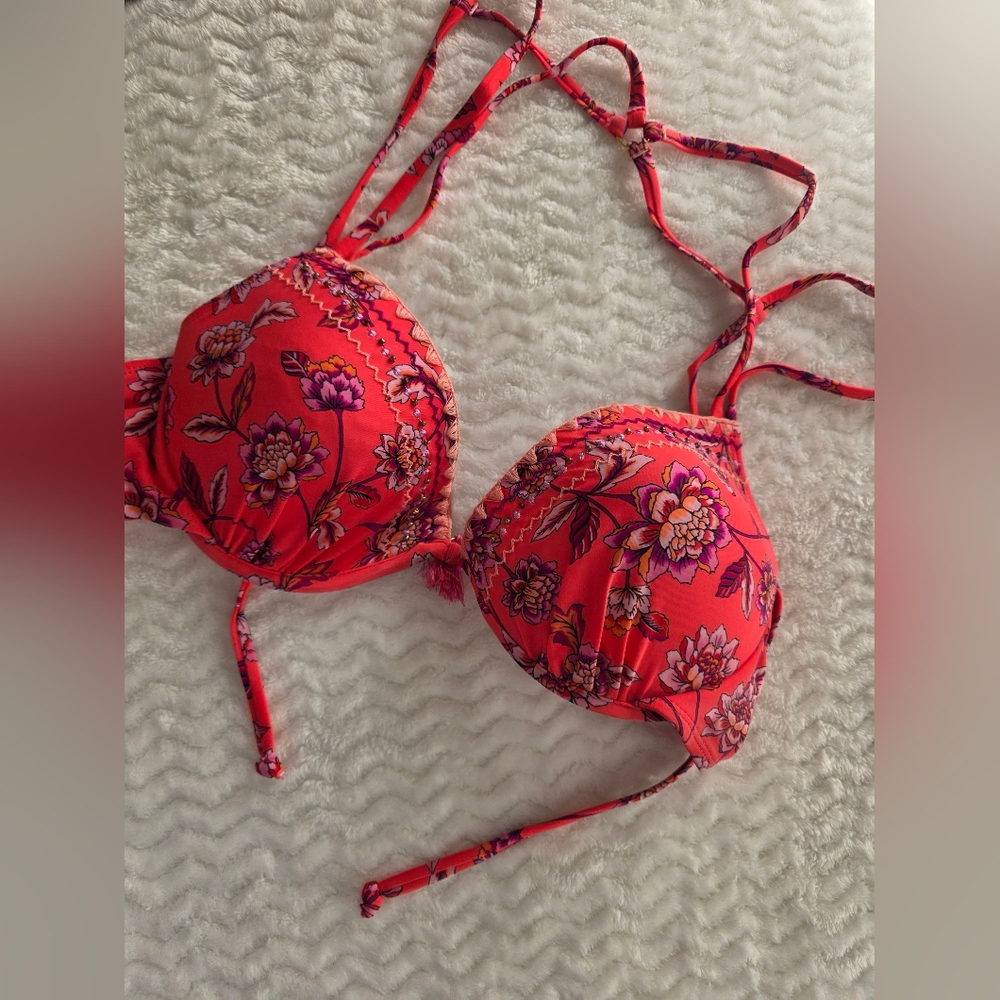 NWOT Bikini Women's Tops Floral L (12-14)